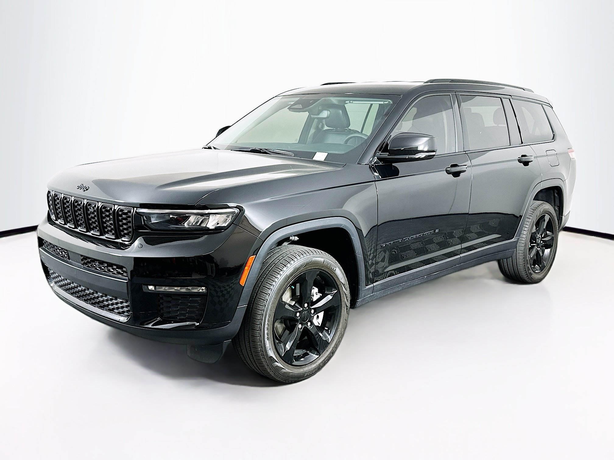 Used 2023 Jeep Grand Cherokee L Limited w/ Black Appearance Package AWD/4WD image 3