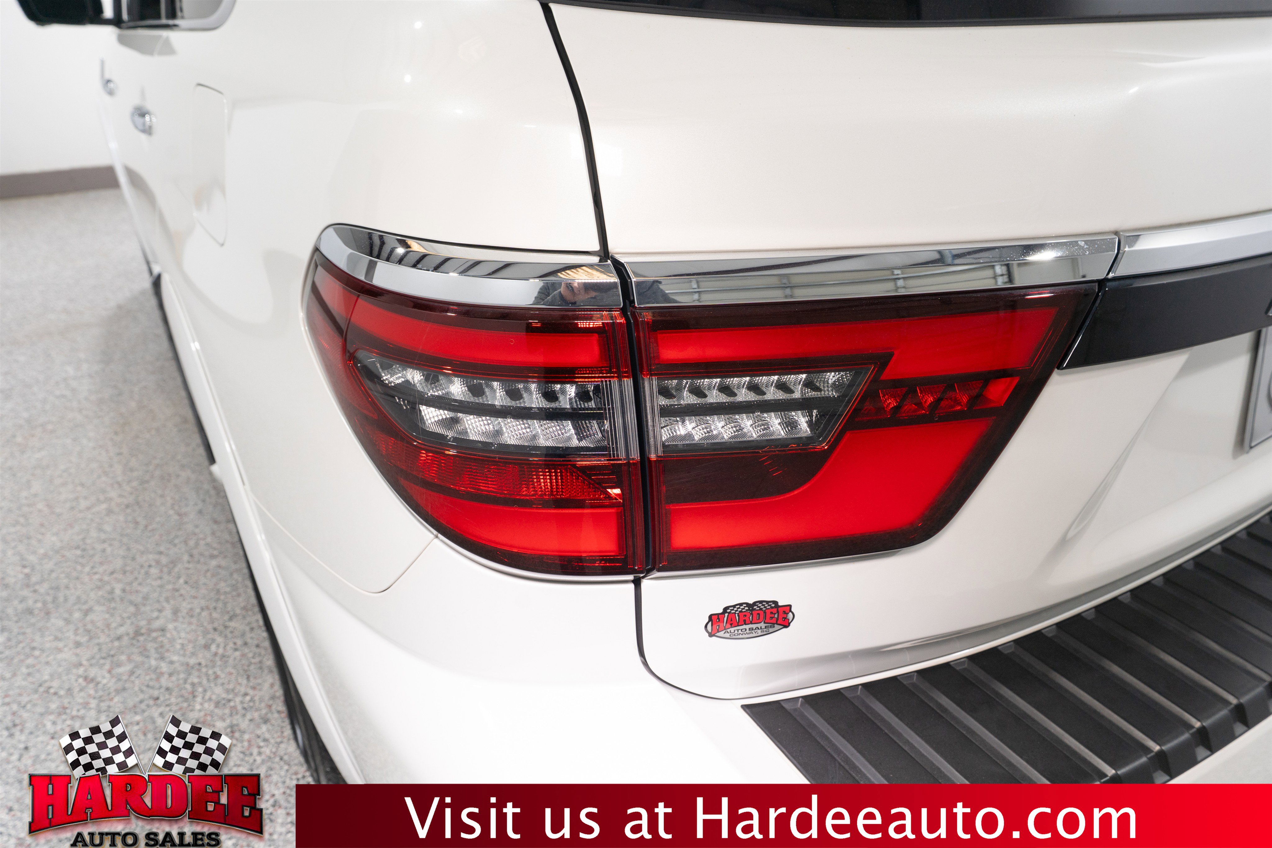 Used 2024 Nissan Armada SL w/ Captain's Chairs Package image 9