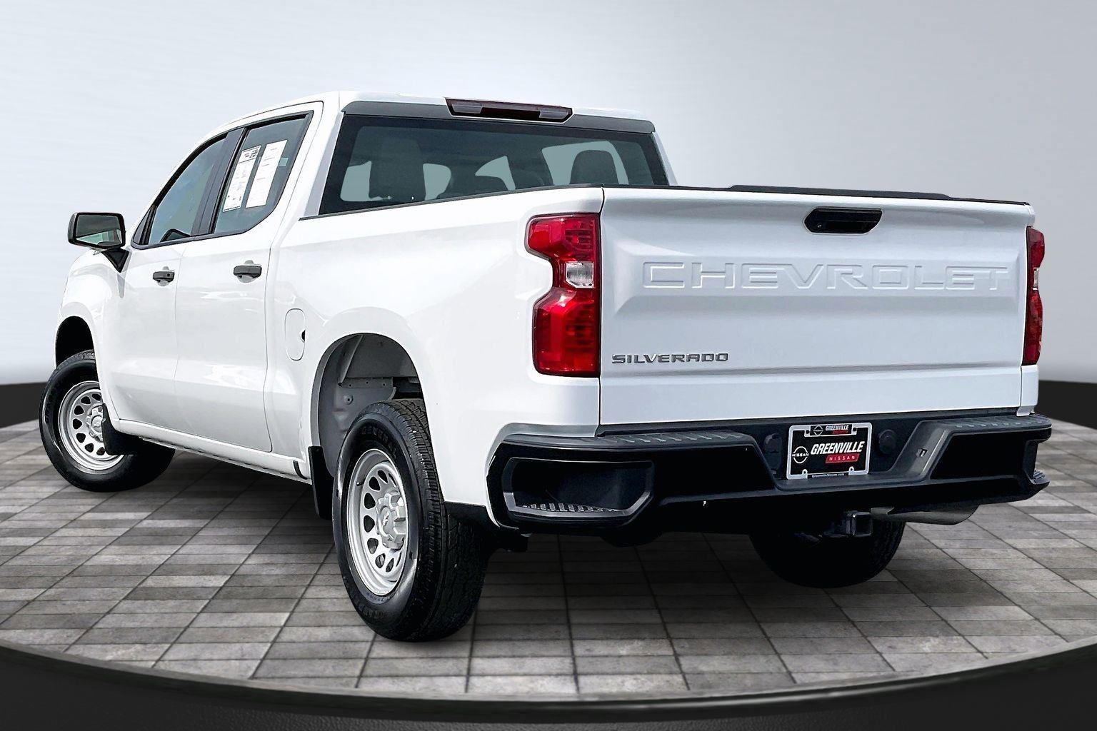 Used 2022 Chevrolet Silverado 1500 W/T w/ Trailering Package image 2