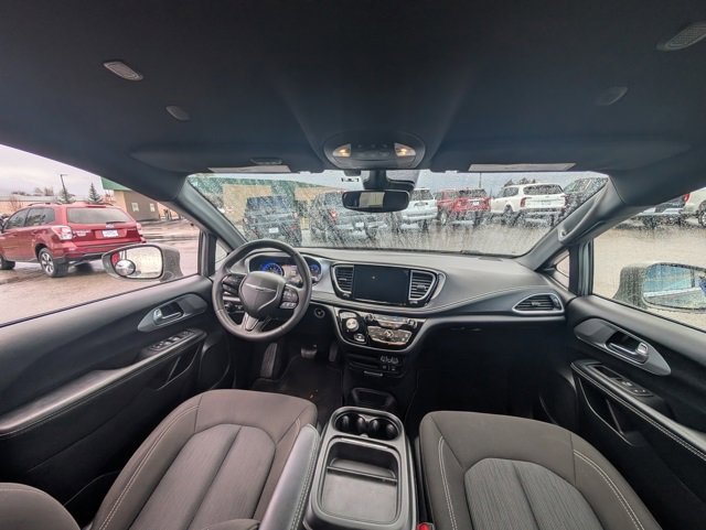 Used 2022 Chrysler Pacifica Touring image 29