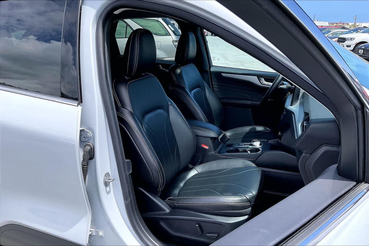 Used 2025 Ford Escape SE w/ PHEV Premium Package FWD image 13