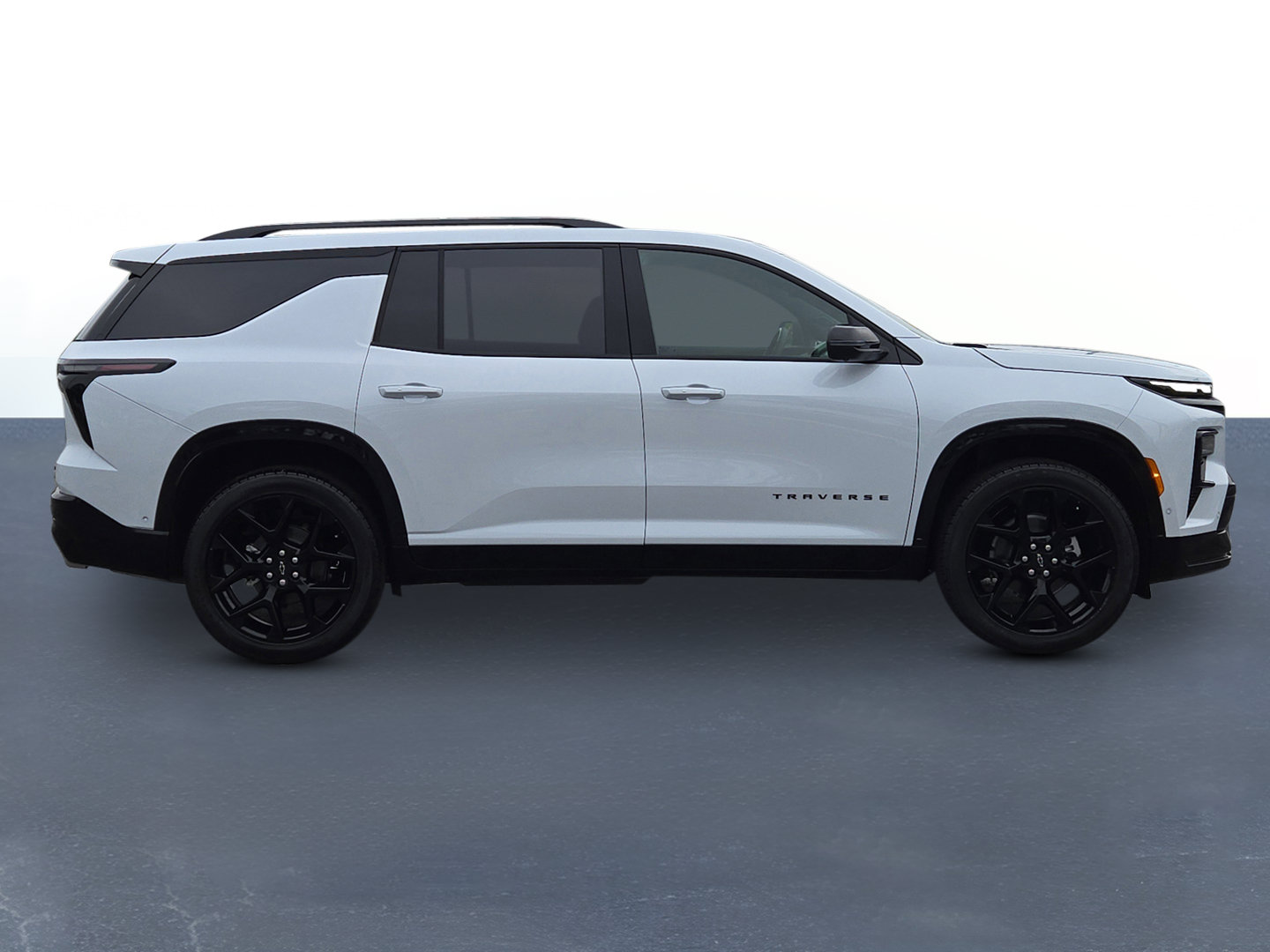 New 2026 Chevrolet Traverse RS w/ LPO, Floor Liner Package FWD image 4
