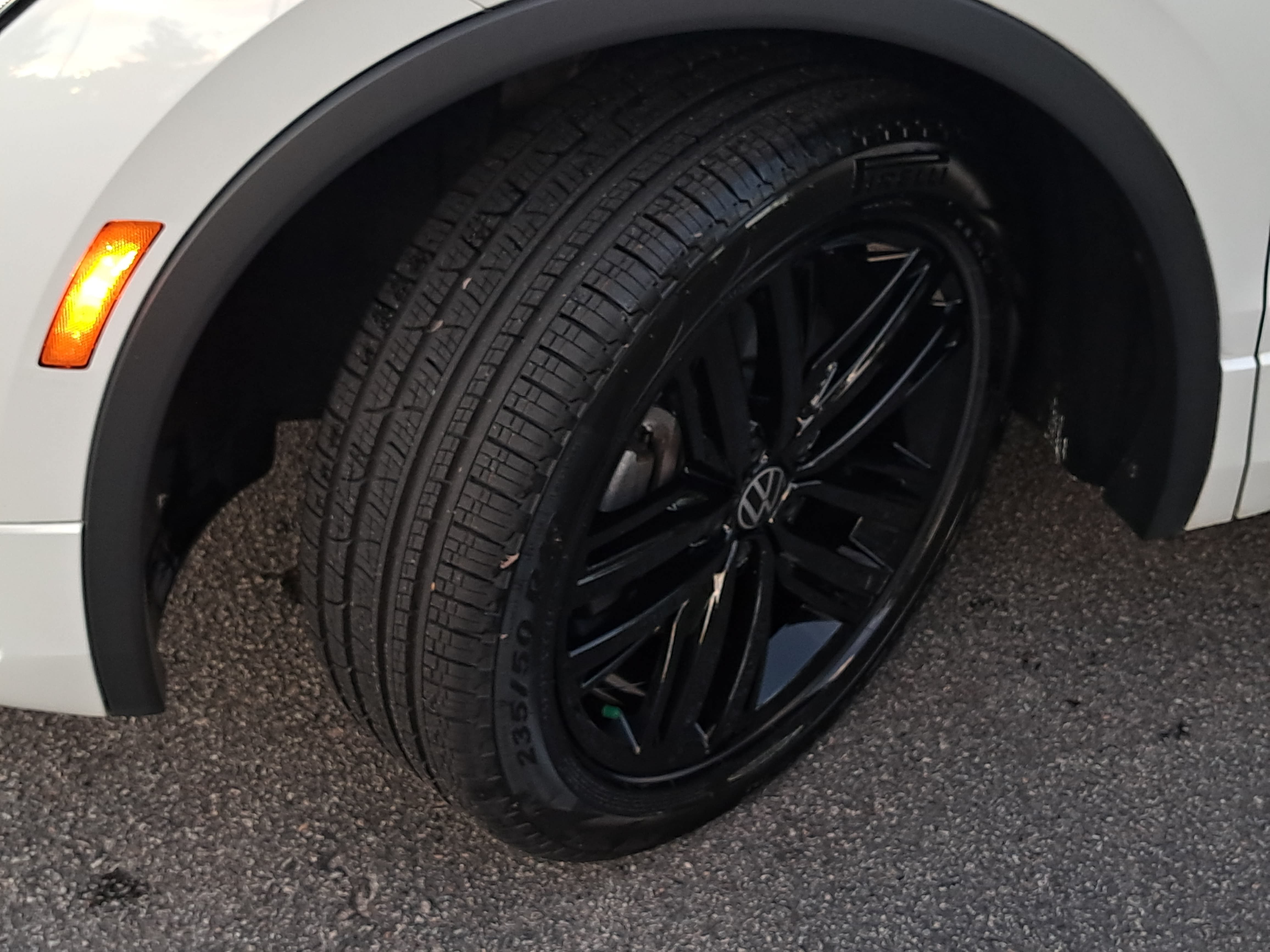Certified 2022 Volkswagen Tiguan SE R-Line AWD/4WD image 34