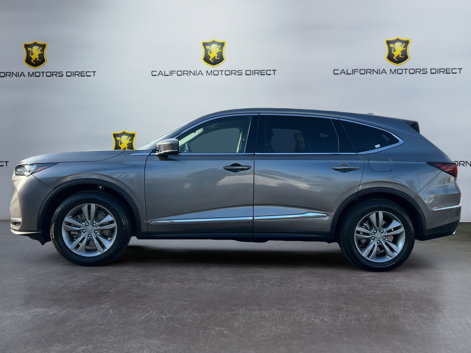 Used 2025 Acura MDX SH-AWD image 2