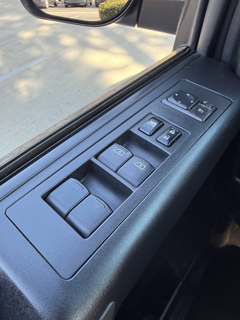 Used 2012 Nissan Titan SV image 34