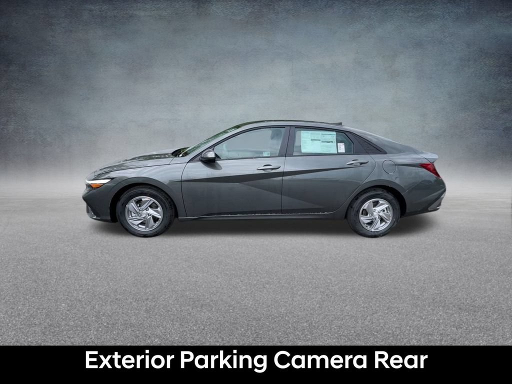 Certified 2025 Hyundai Elantra SE FWD image 12