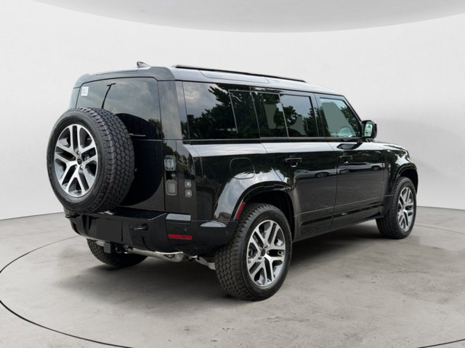 New 2026 Land Rover Defender 110 X-Dynamic SE AWD/4WD image 4