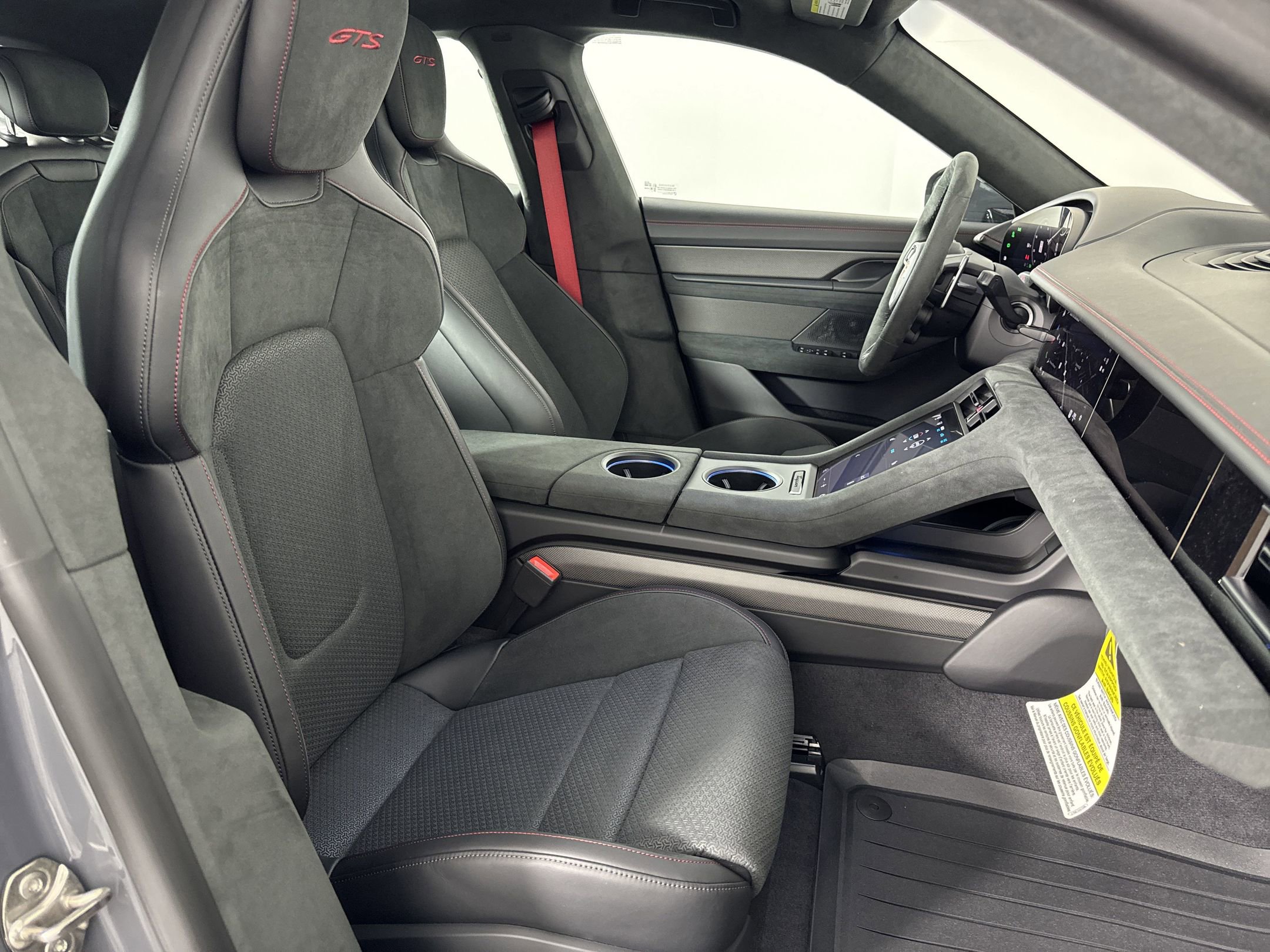 Used 2025 Porsche Taycan GTS image 30