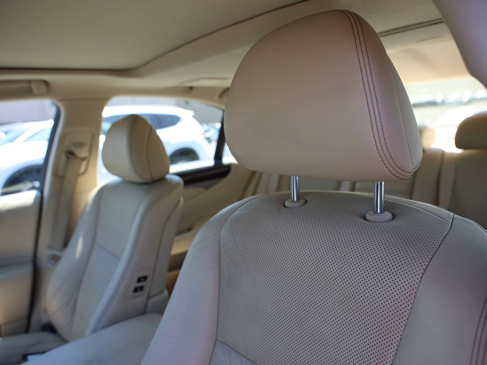 Used 2013 Lexus LS 460 AWD w/ Comfort Pkg image 19
