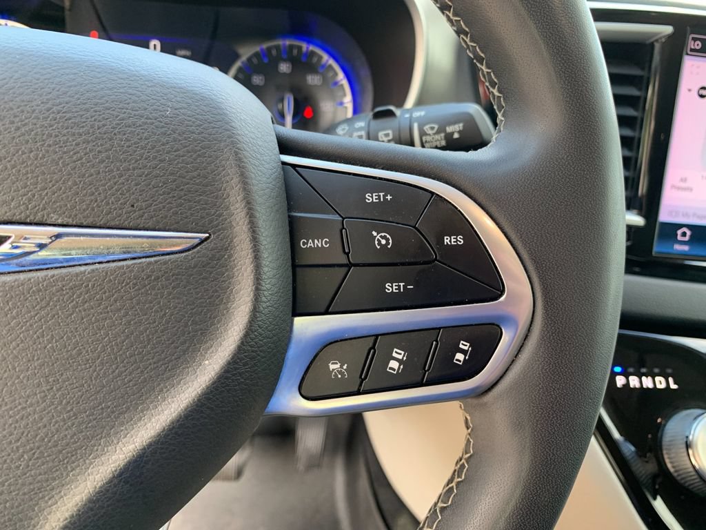 Used 2022 Chrysler Pacifica Touring-L FWD image 31