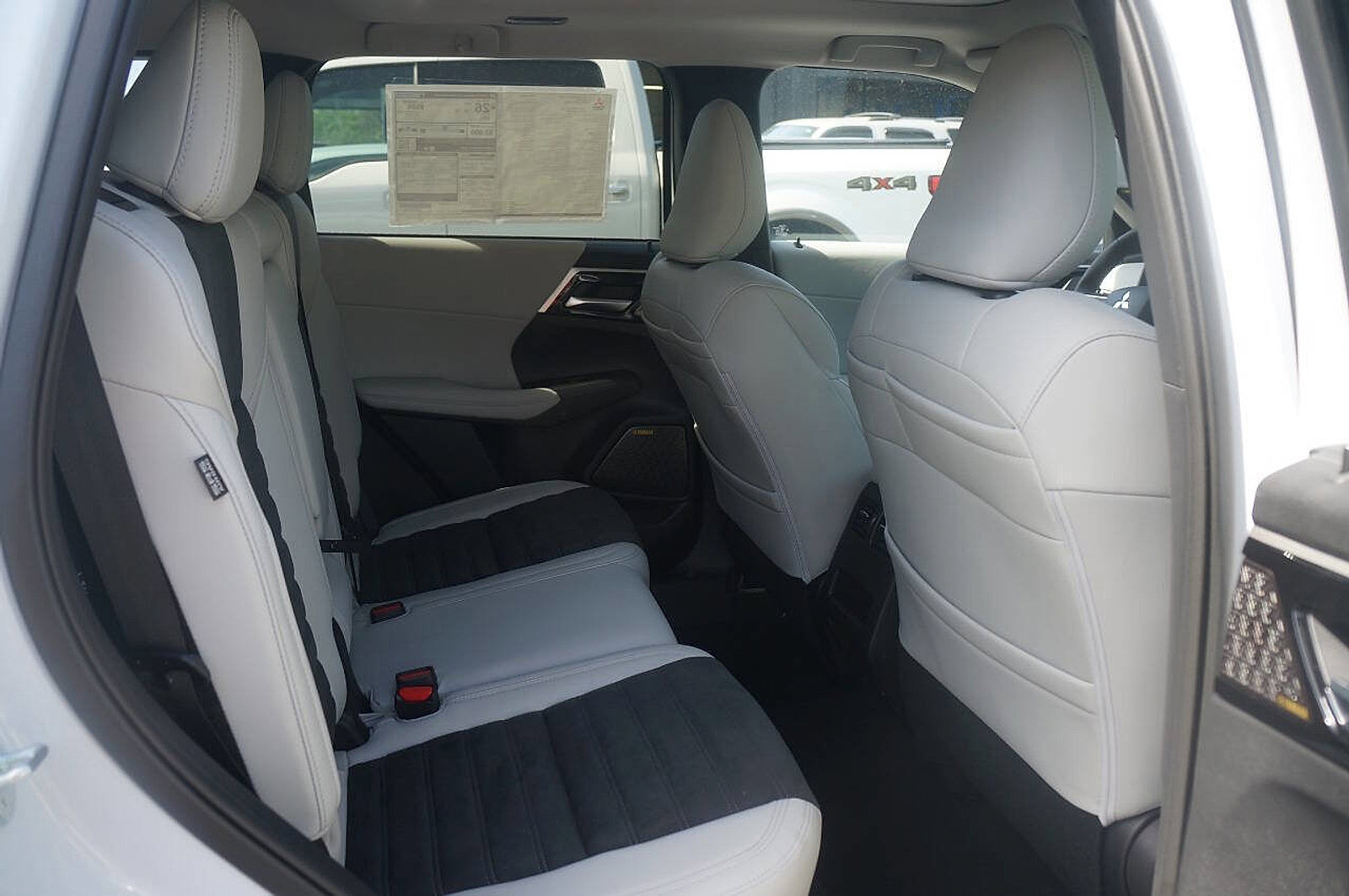 New 2025 Mitsubishi Outlander SE image 20