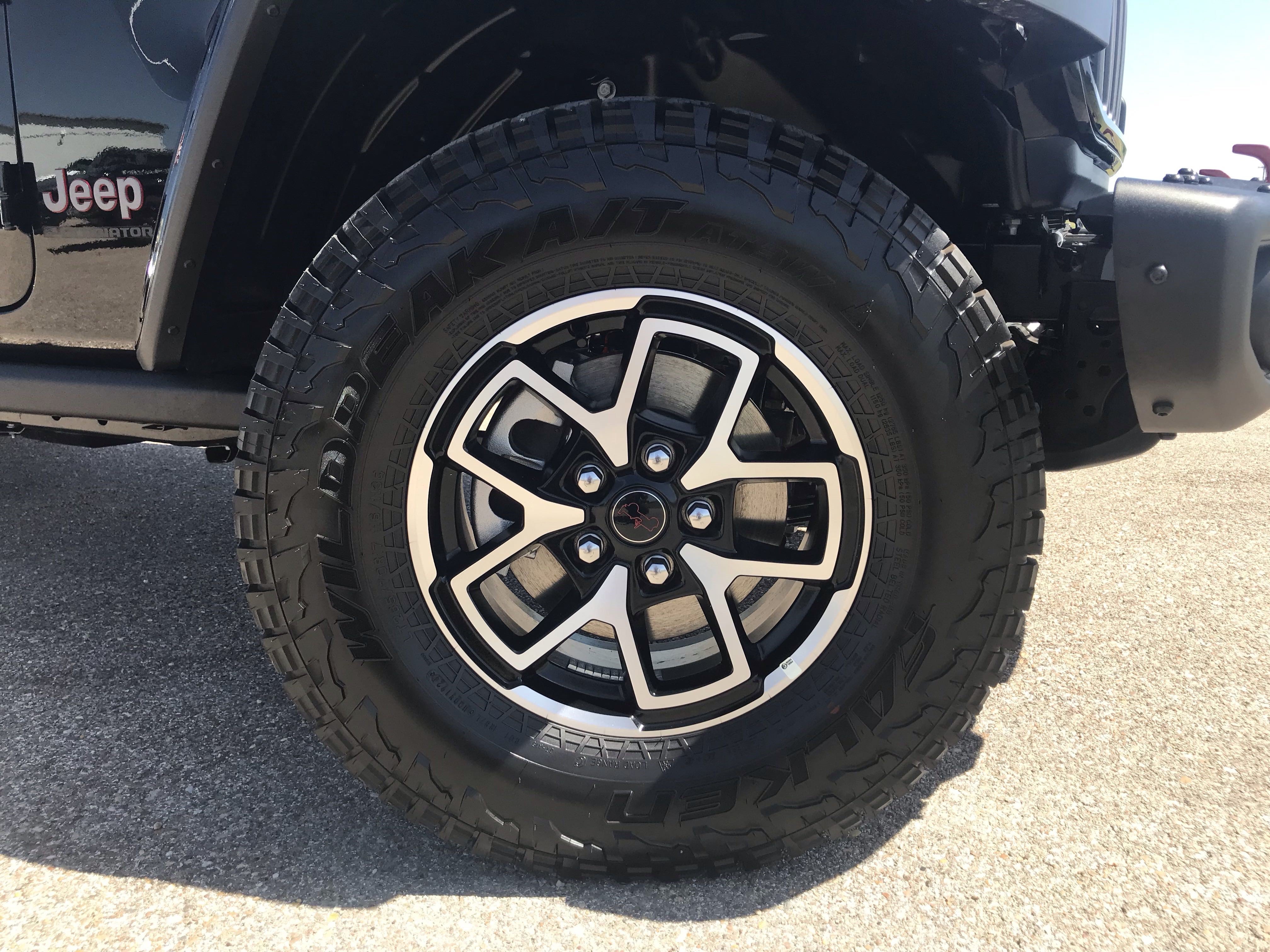Used 2025 Jeep Gladiator Rubicon AWD/4WD image 10