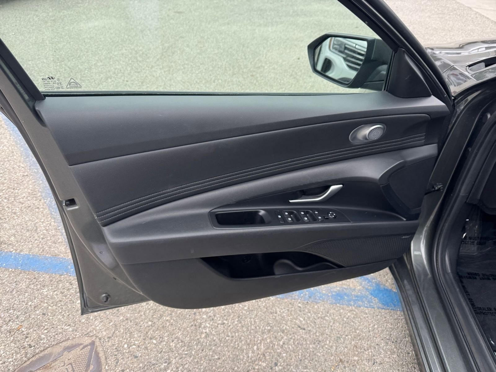 Used 2025 Hyundai Elantra Limited FWD image 18