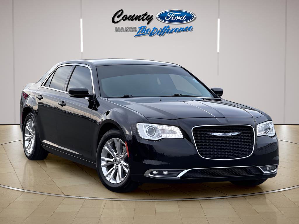 Used 2021 Chrysler 300 Touring L image 1