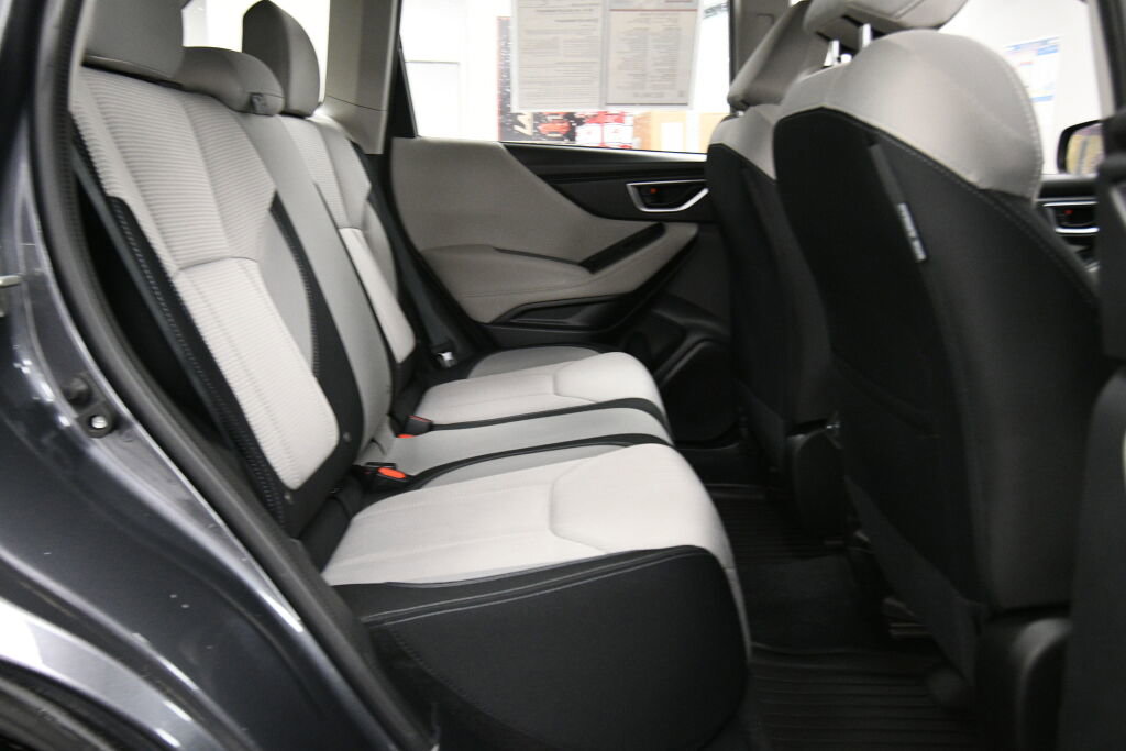 Used 2022 Subaru Forester Base image 22