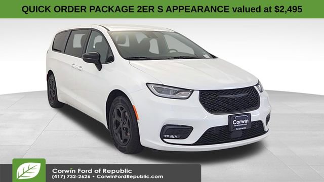 Used 2024 Chrysler Pacifica Select