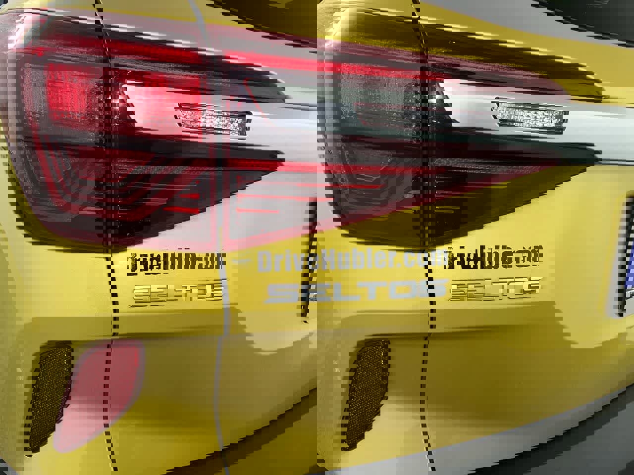 Used 2023 Kia Seltos S w/ Navigation Package image 11