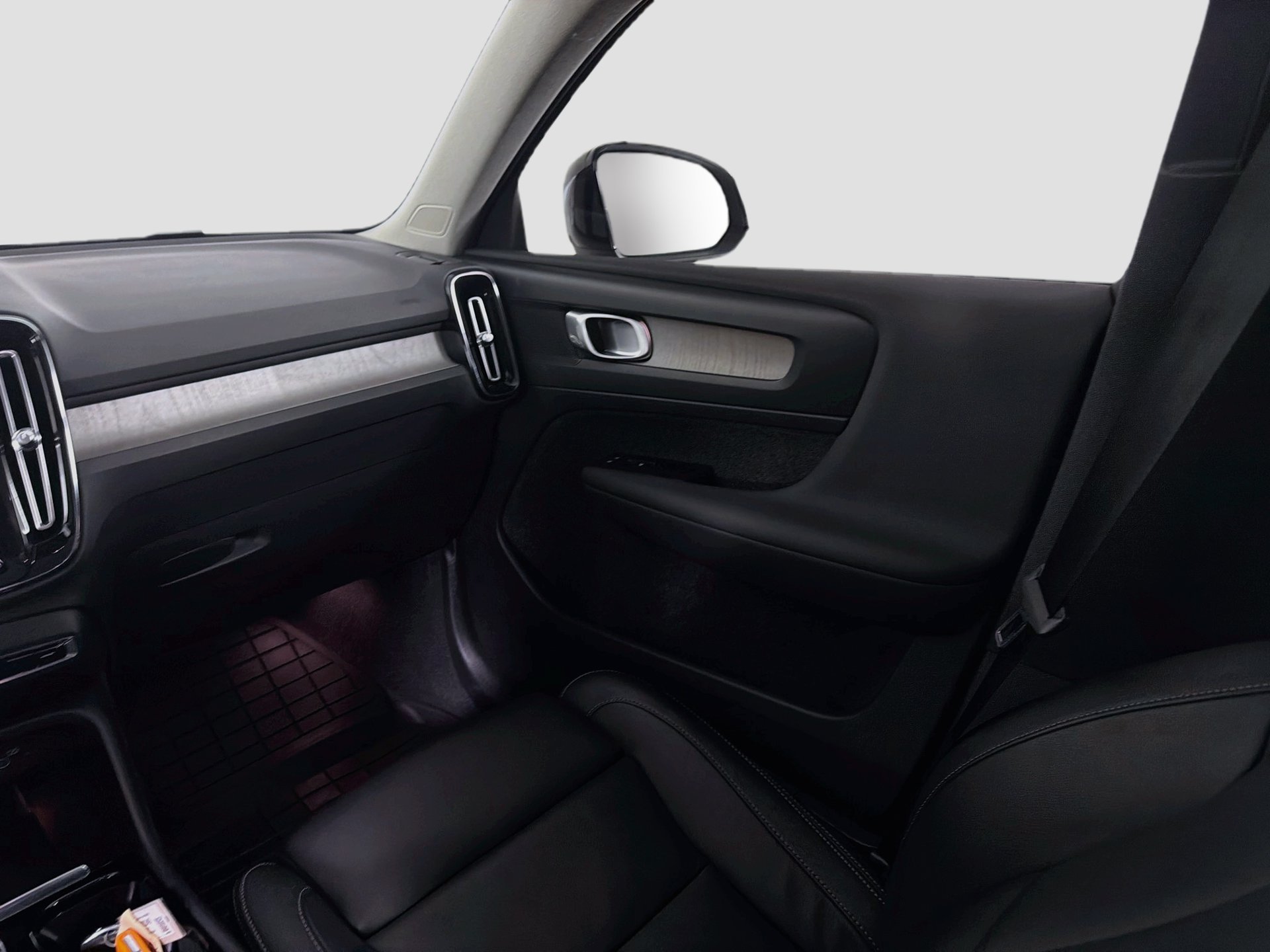 Certified 2023 Volvo XC40 B4 Plus w/ Protection Package Premier FWD image 24