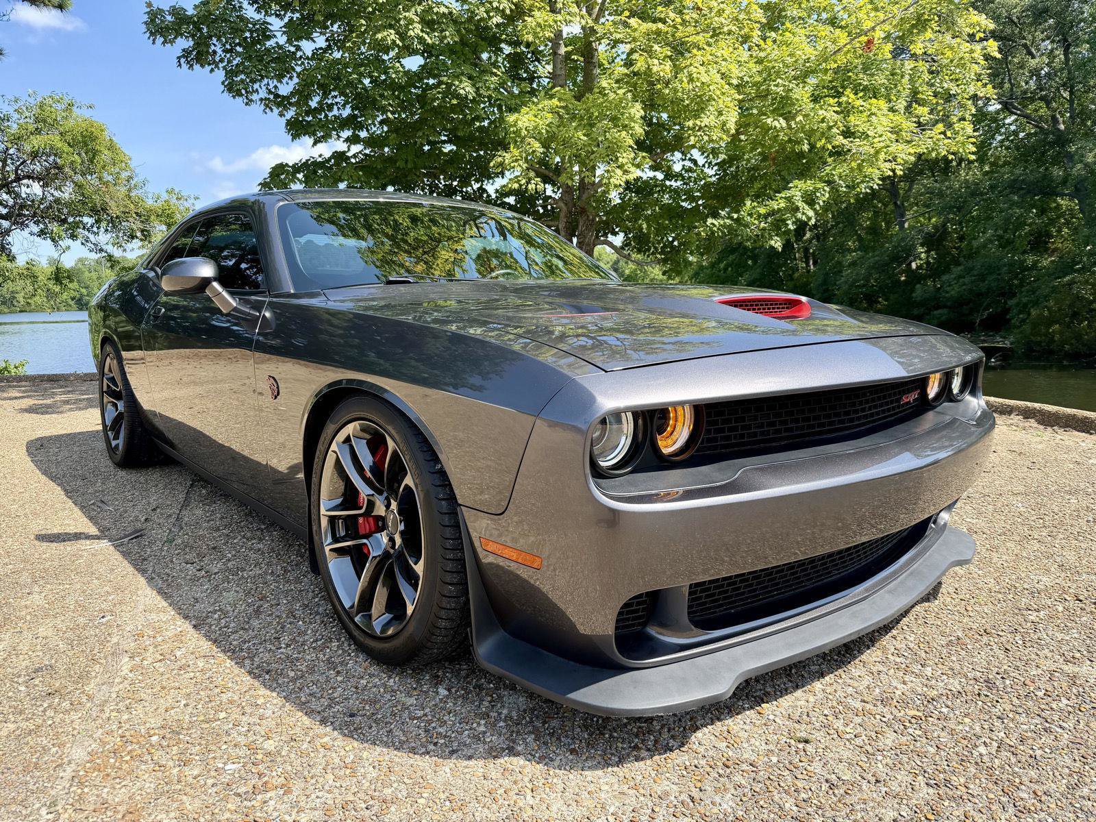 Used 2017 Dodge Challenger SRT Hellcat RWD image 1