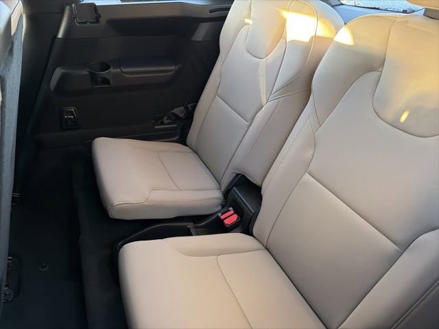 New 2026 Volvo XC90 B6 Plus w/ Protection Package Premier AWD/4WD image 10