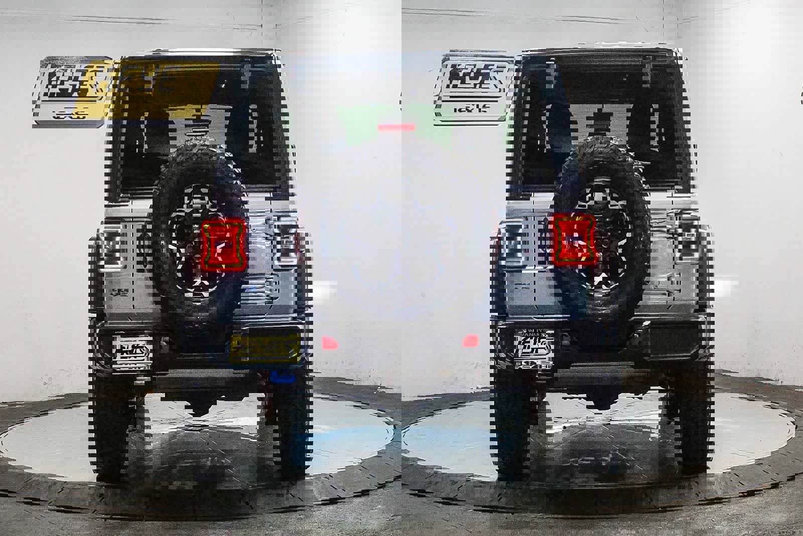 Used 2023 Jeep Wrangler Unlimited Rubicon 4xe AWD/4WD image 3