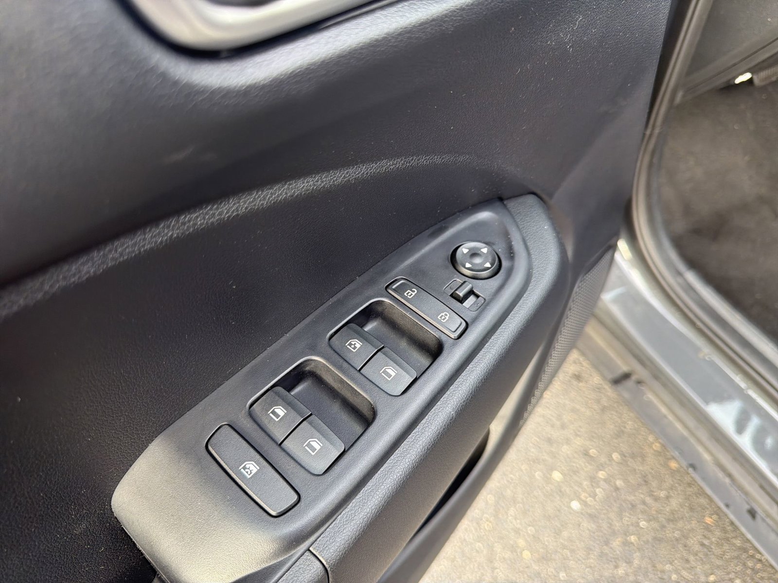 Used 2026 Hyundai Venue SEL FWD image 16
