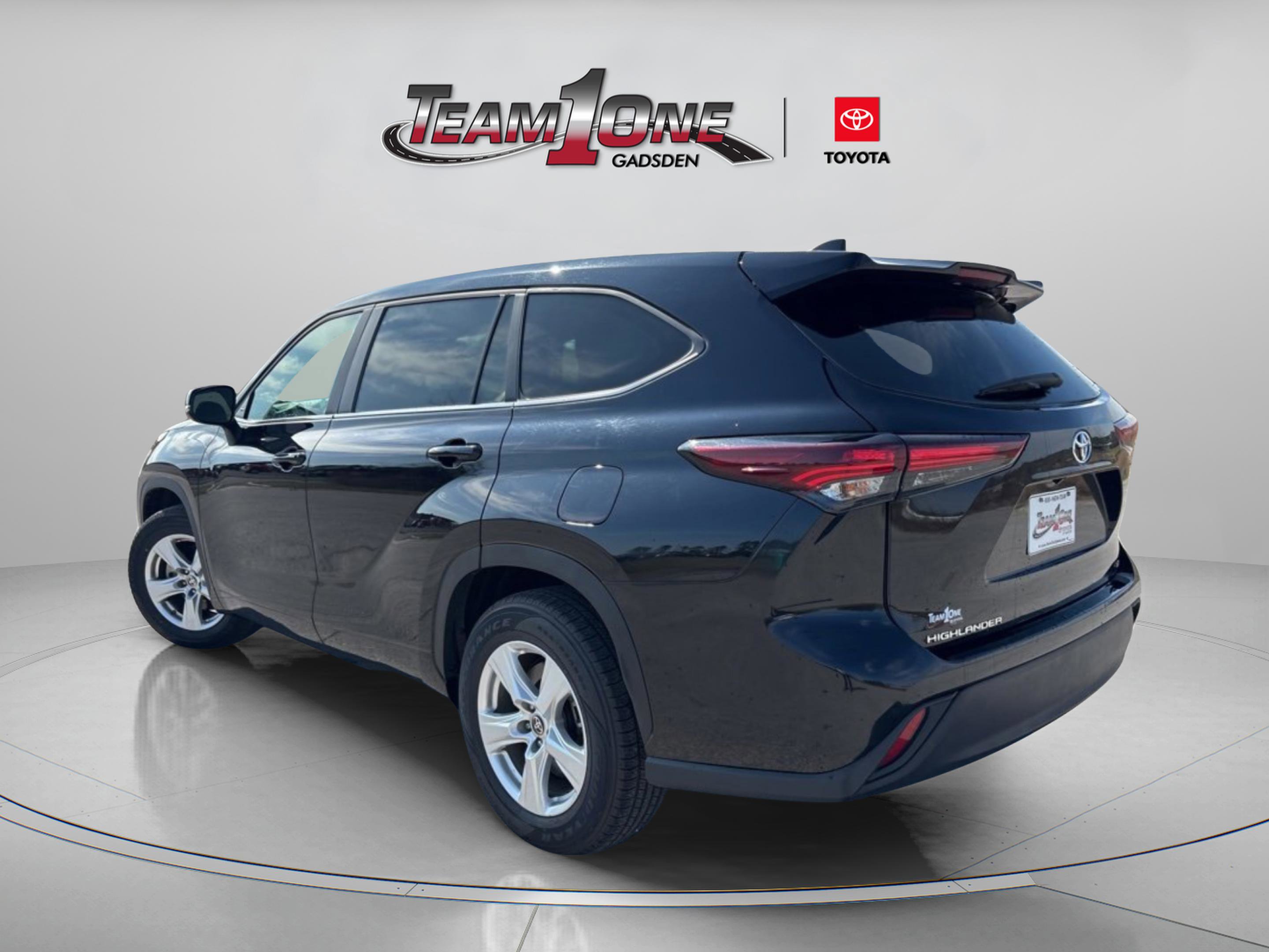 Used 2024 Toyota Highlander LE image 8