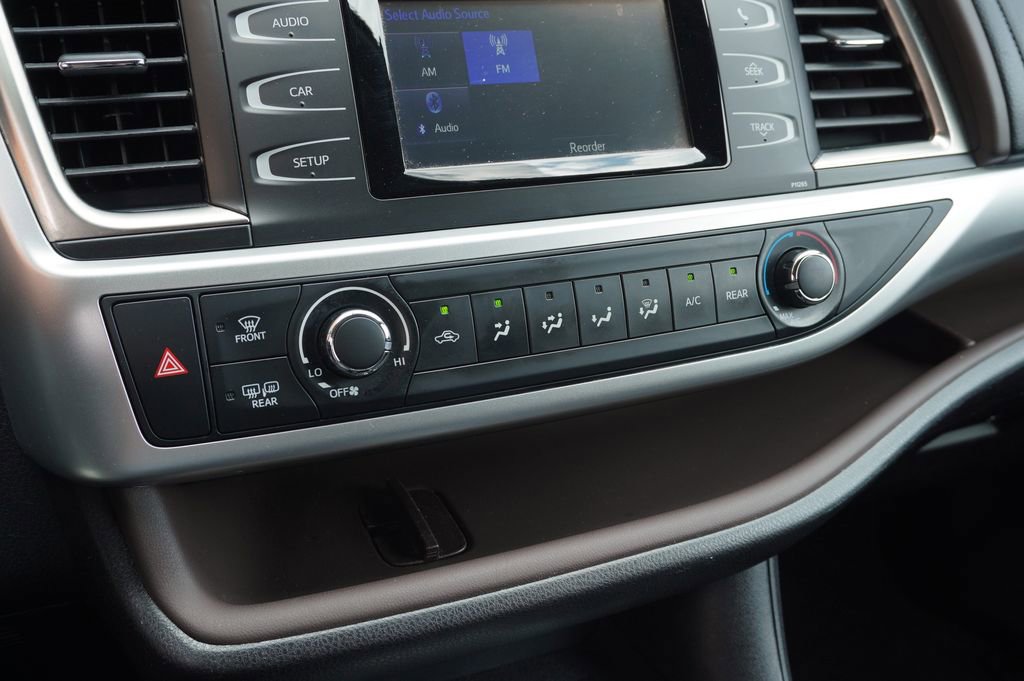 Used 2016 Toyota Highlander LE image 19