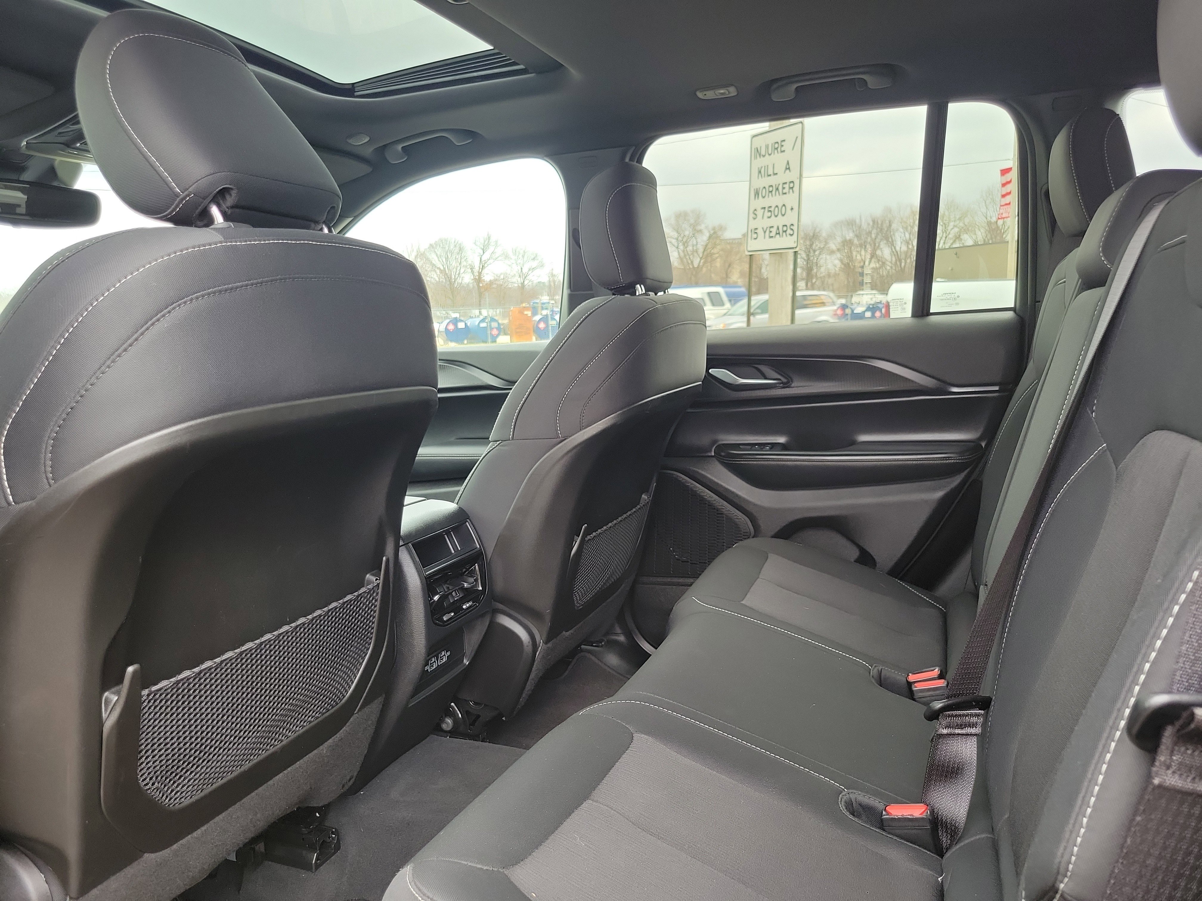 Used 2025 Jeep Grand Cherokee Laredo X image 18