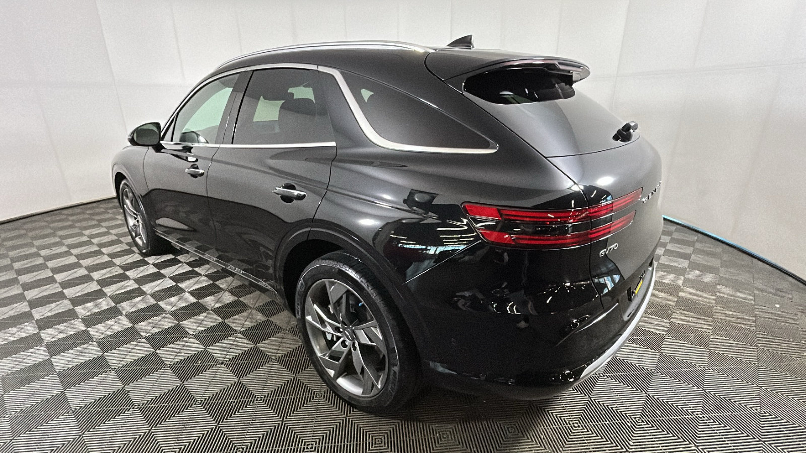 Used 2025 Genesis Electrified GV70 AWD/4WD image 5