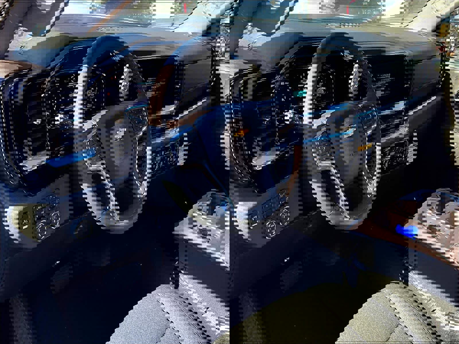 New 2025 Chevrolet Silverado 1500 LT image 9