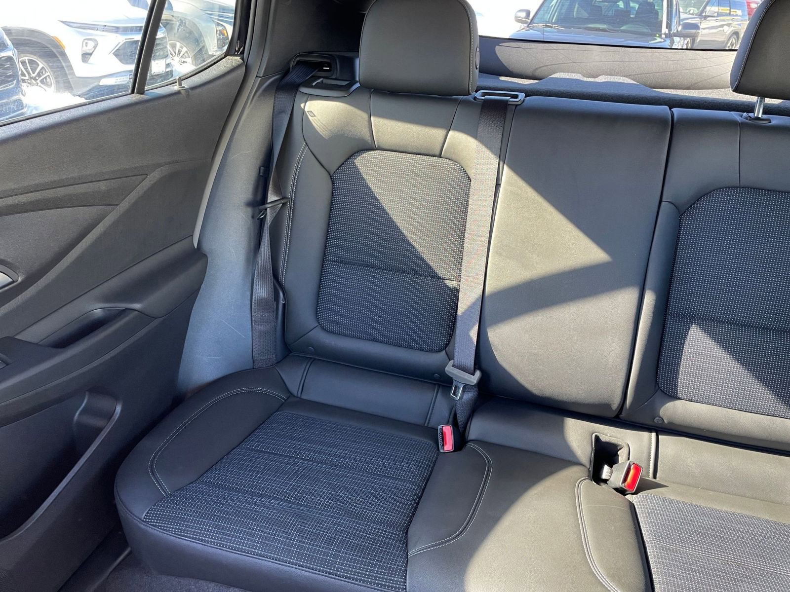 Used 2025 Buick Envista Preferred image 37