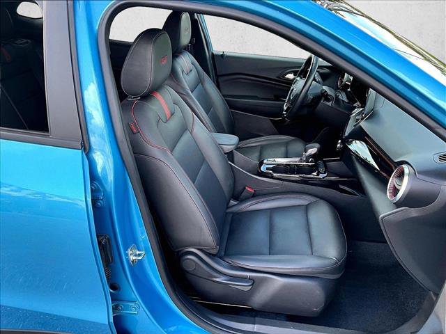 Used 2025 Chevrolet Trax RS w/ Driver Confidence Package FWD image 9