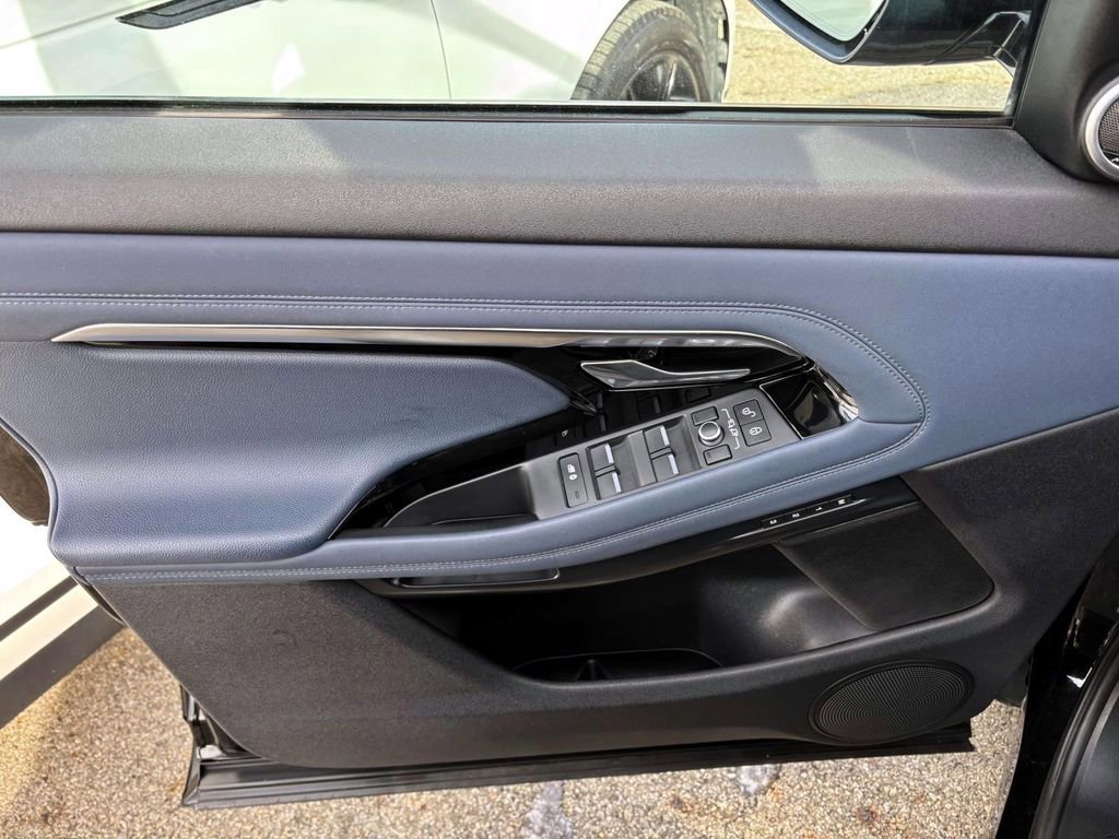 Used 2020 Land Rover Range Rover Evoque R-Dynamic S image 6