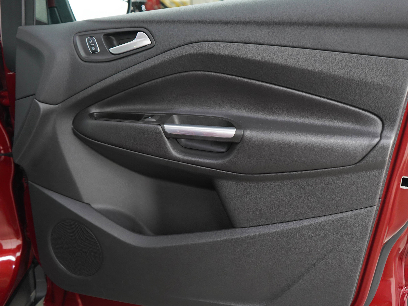 Used 2017 Ford Escape SE w/ SE Cold Weather Package FWD image 9