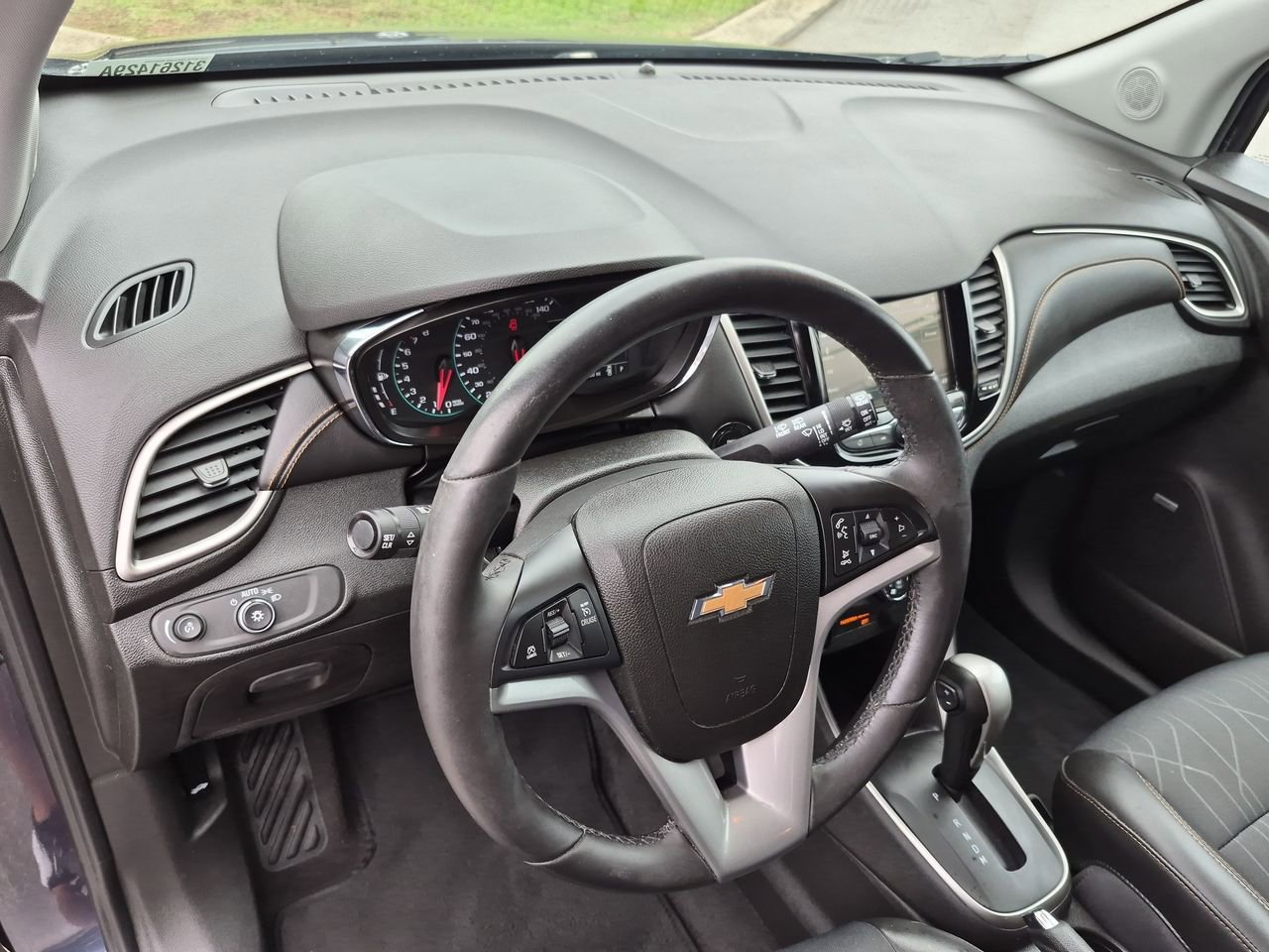 Used 2018 Chevrolet Trax LT w/ Sun & Sound Package FWD image 10