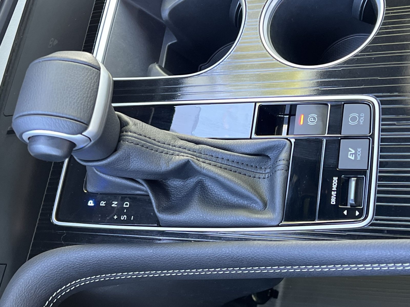 Used 2025 Toyota Sienna XSE w/ XSE Plus Package FWD image 31
