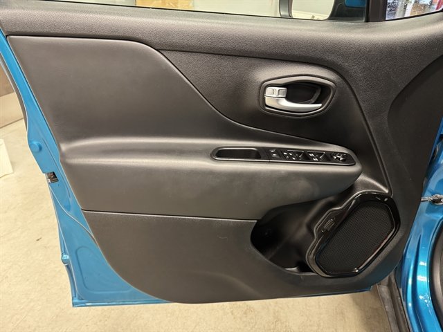 Used 2019 Jeep Renegade Altitude w/ Quick Order Package 2XM FWD image 14