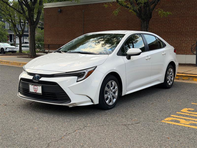 Used 2025 Toyota Corolla LE FWD image 3