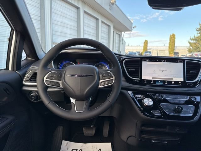 New 2026 Chrysler Pacifica Select AWD/4WD image 13