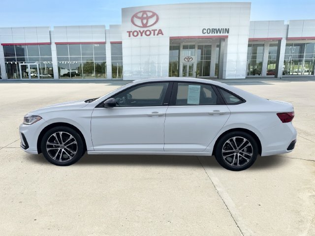 Used 2025 Volkswagen Jetta Sport FWD image 2
