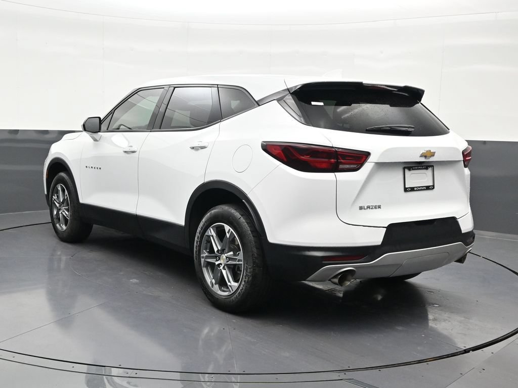 Used 2024 Chevrolet Blazer LT FWD image 3