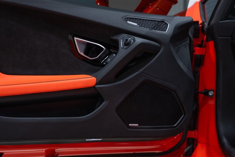 Used 2021 Lamborghini Huracan EVO AWD/4WD image 23