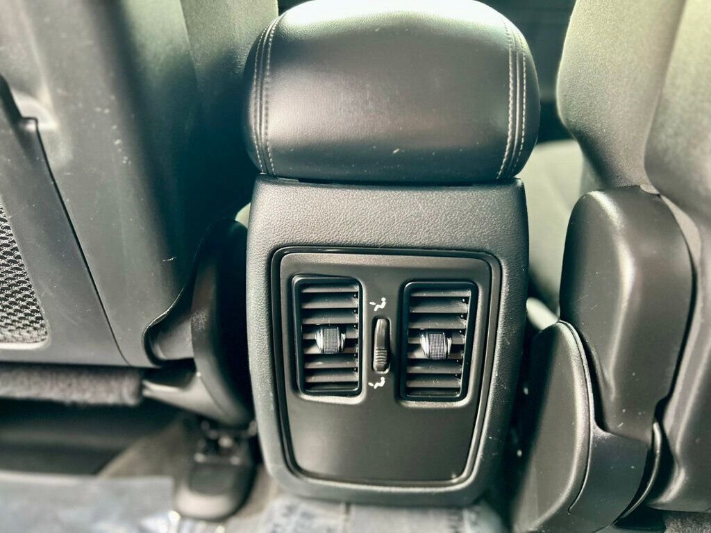 Used 2022 Dodge Durango SXT AWD/4WD image 17