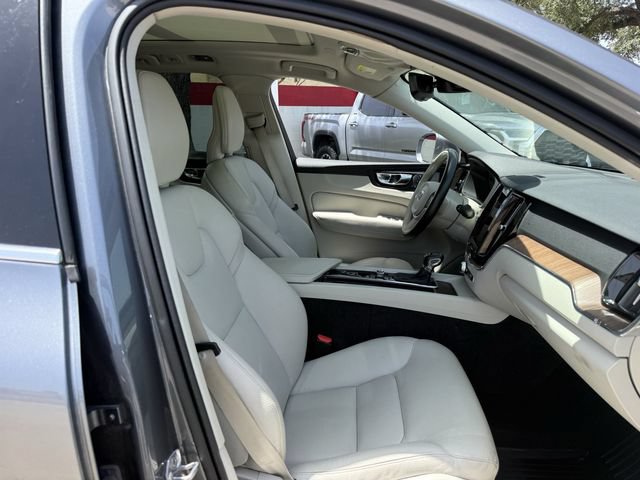 Used 2021 Volvo XC60 T5 Momentum w/ Advanced Package AWD/4WD image 27