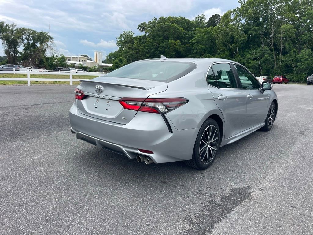 Used 2024 Toyota Camry SE FWD image 5