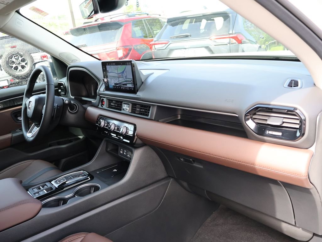 Certified 2025 Honda Pilot Elite image 9