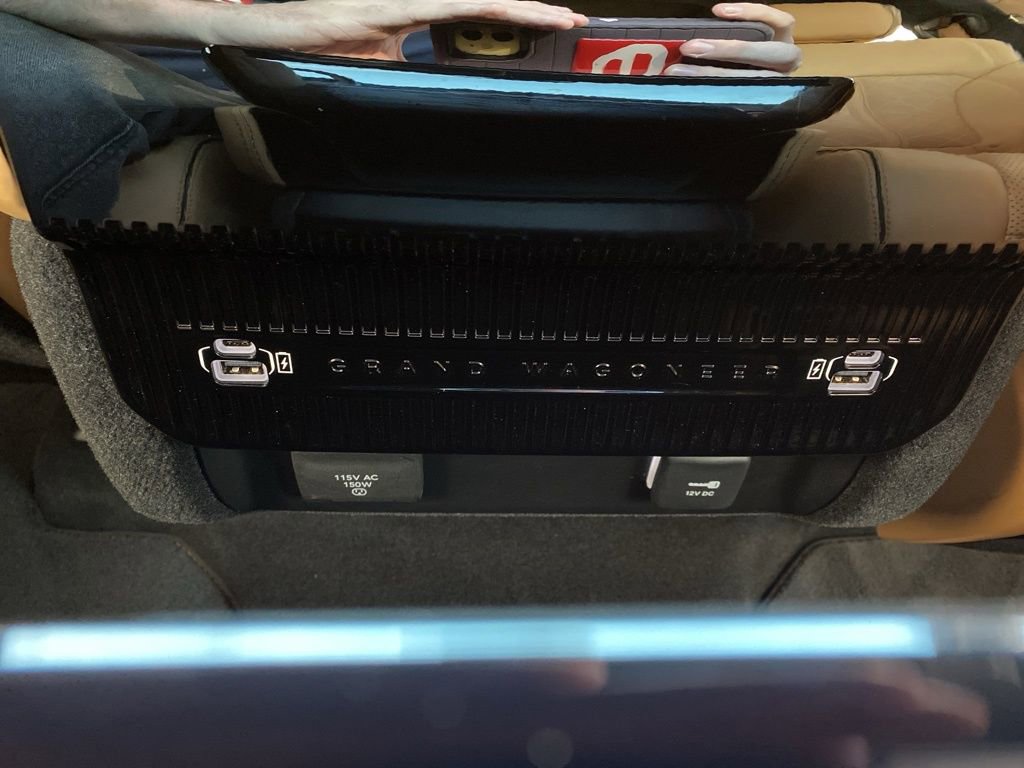 Used 2022 Jeep Grand Wagoneer Series III image 40