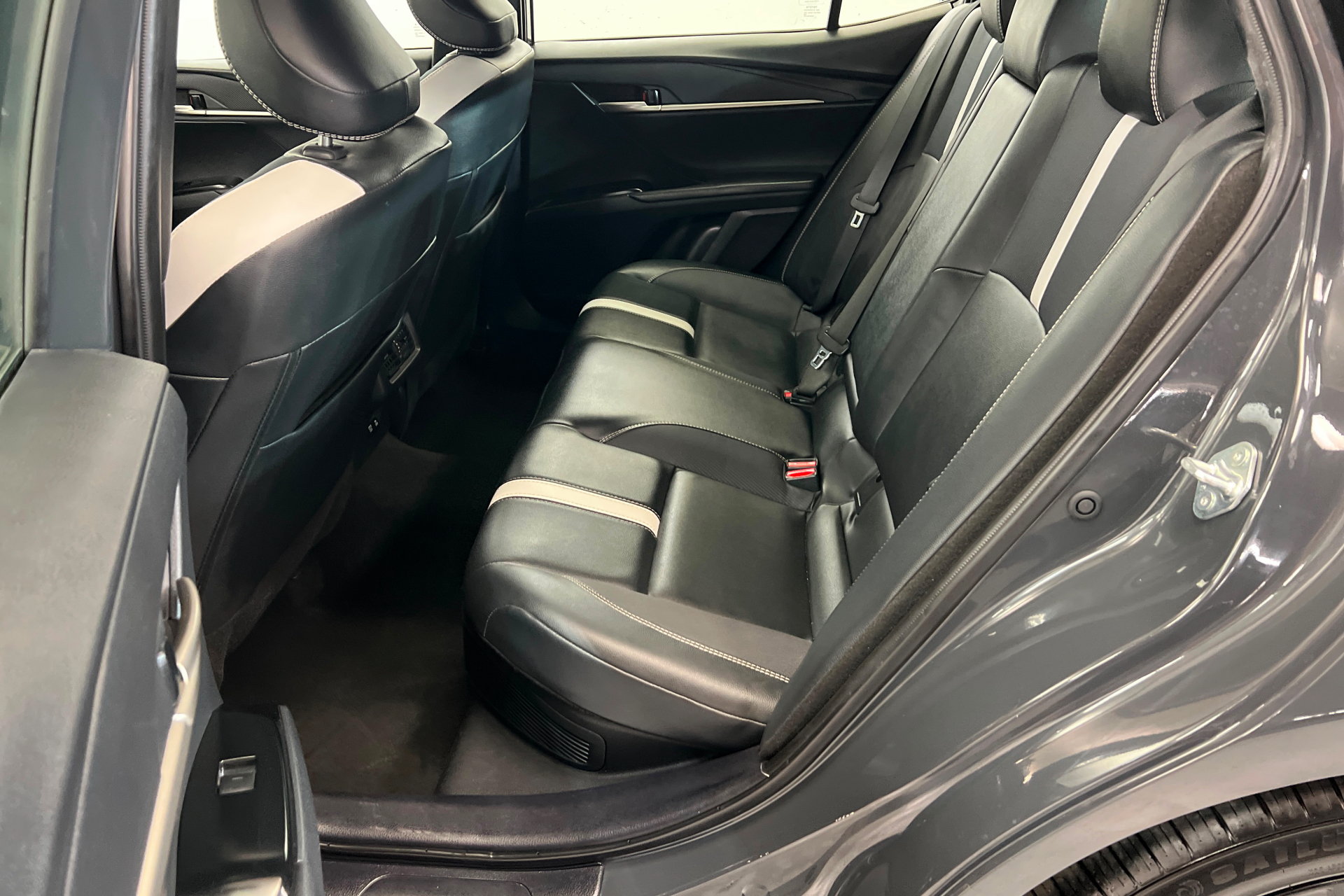Used 2025 Toyota Camry SE FWD image 21