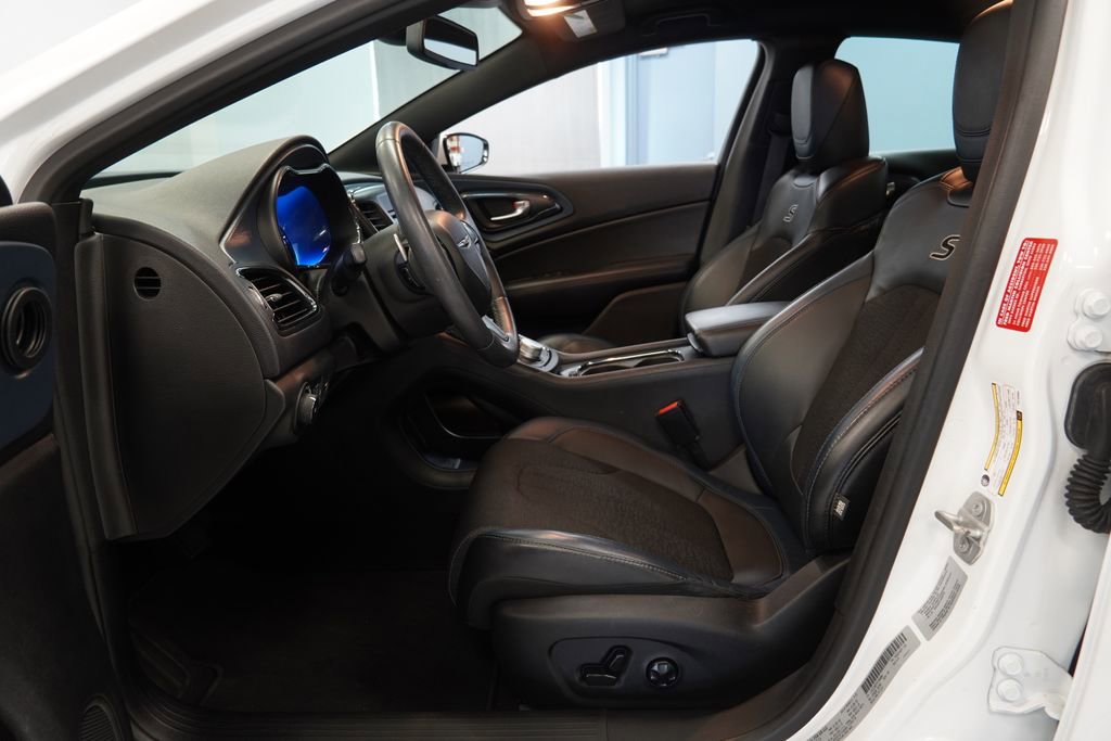 Used 2015 Chrysler 200 S w/ Comfort Group image 5